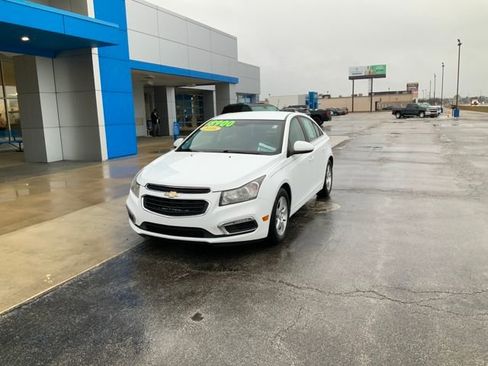 Used 2016 Chevrolet Cruze LT image 2