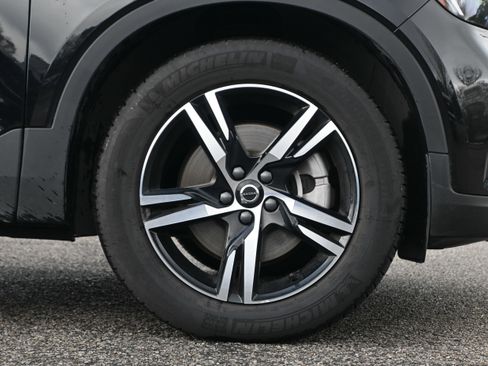 Used 2025 Volvo XC40 B5 Core image 22