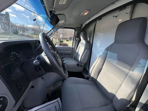 Used 2017 Ford E-350 and Econoline 350 Super Duty w/ Power Windows & Locks Group image 22