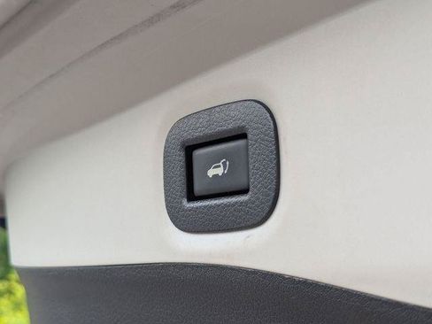 Used 2018 Nissan Rogue SV AWD/4WD image 29