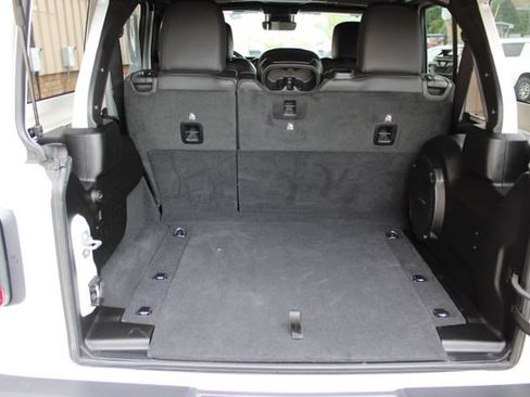 Used 2025 Jeep Wrangler Unlimited Rubicon AWD/4WD image 38