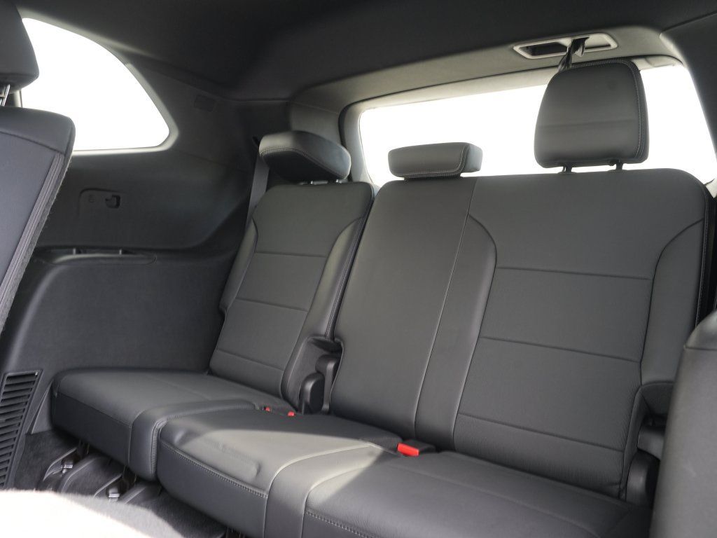 Certified 2026 Buick Enclave Preferred AWD/4WD image 26