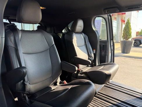 Used 2023 Toyota Sienna XSE AWD/4WD image 27