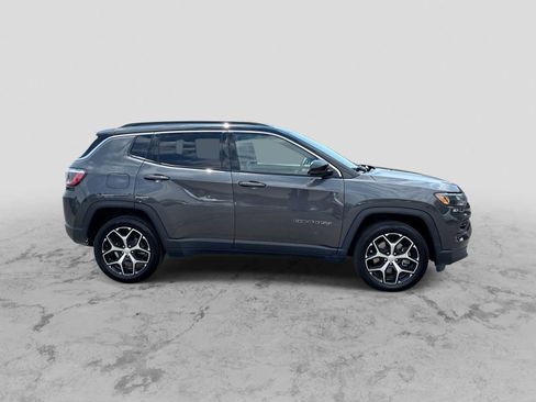 Certified 2024 Jeep Compass Limited w/ Sun and Sound Group AWD/4WD image 9