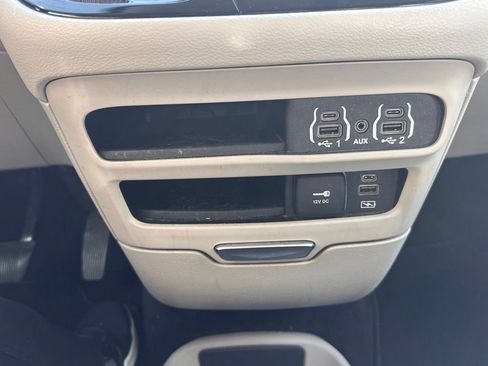 Used 2022 Chrysler Pacifica Touring-L FWD image 44