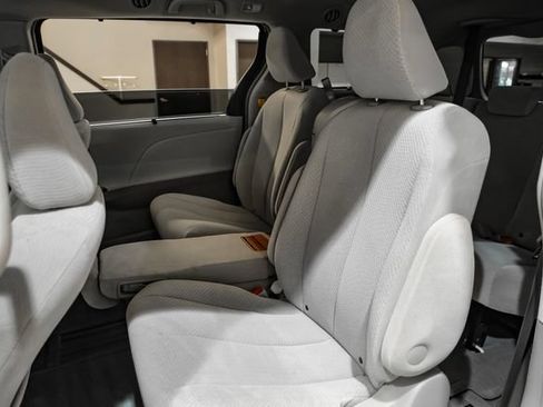 Used 2011 Toyota Sienna LE FWD image 38
