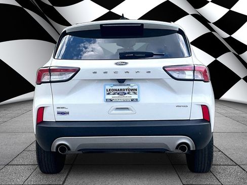Certified 2022 Ford Escape SEL w/ Technology Package AWD/4WD image 4
