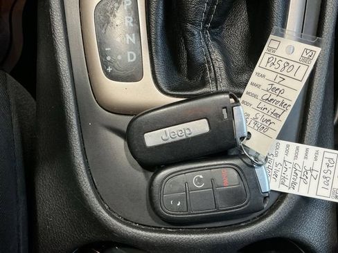 Used 2017 Jeep Cherokee Limited image 24