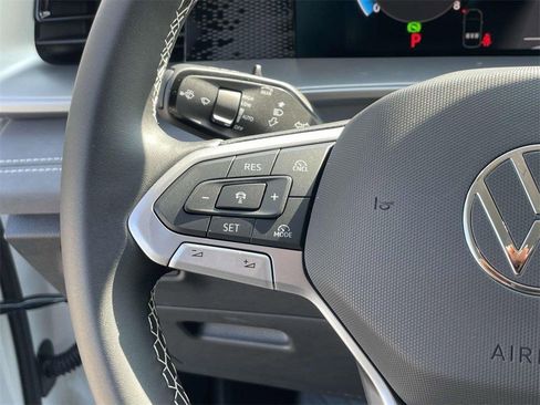 New 2025 Volkswagen Tiguan SE image 23