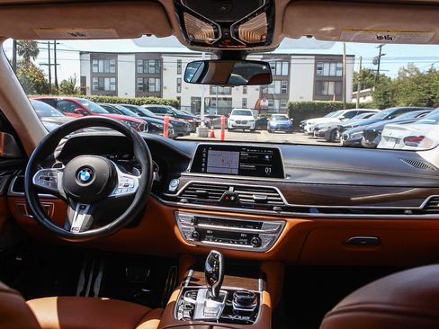Used 2022 BMW M760i xDrive AWD/4WD image 12