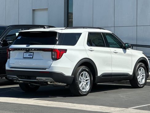 New 2026 Ford Explorer Active w/ Active Comfort Package RWD image 3