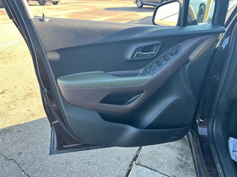 Used 2016 Chevrolet Trax LT w/ LT Convenience Package image 14