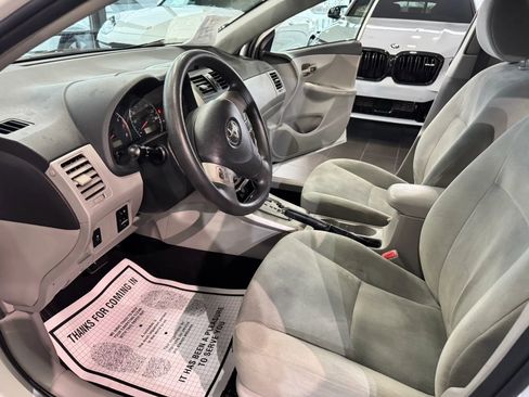 Used 2013 Toyota Corolla LE image 9