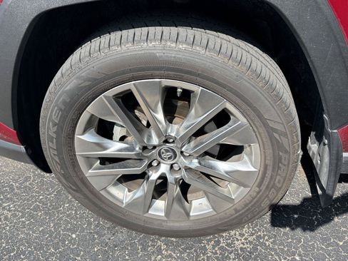 Used 2019 Toyota RAV4 XLE Premium w/ Cold Weather Package AWD/4WD image 10