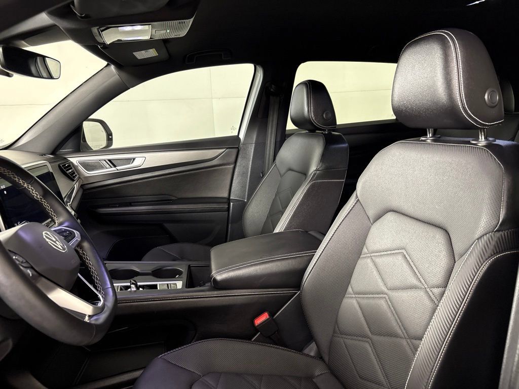 Used 2024 Volkswagen Atlas Cross Sport SE FWD image 32