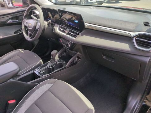 Used 2025 Chevrolet TrailBlazer LT AWD/4WD image 31