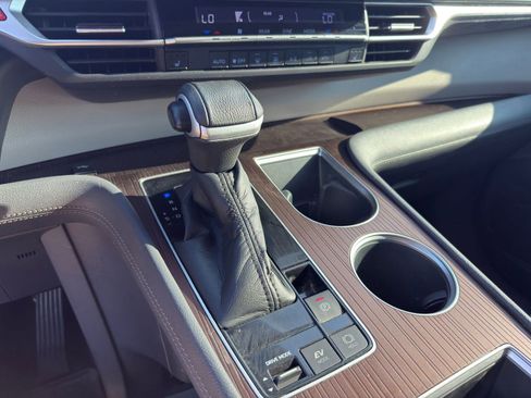 Used 2022 Toyota Sienna XLE image 17