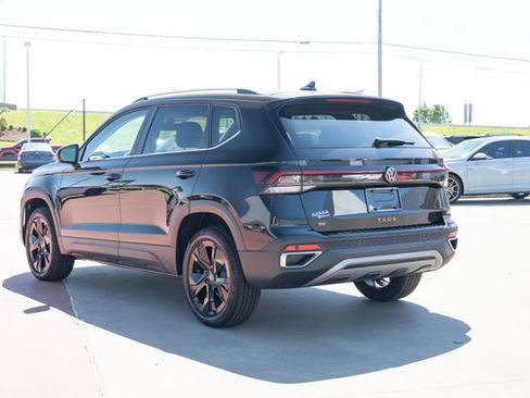 New 2026 Volkswagen Taos SE FWD image 4