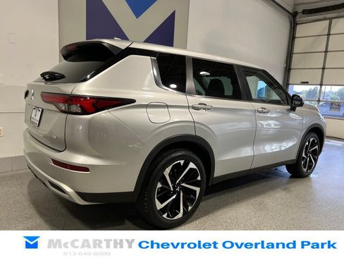 Used 2023 Mitsubishi Outlander SE Black Edition FWD image 5