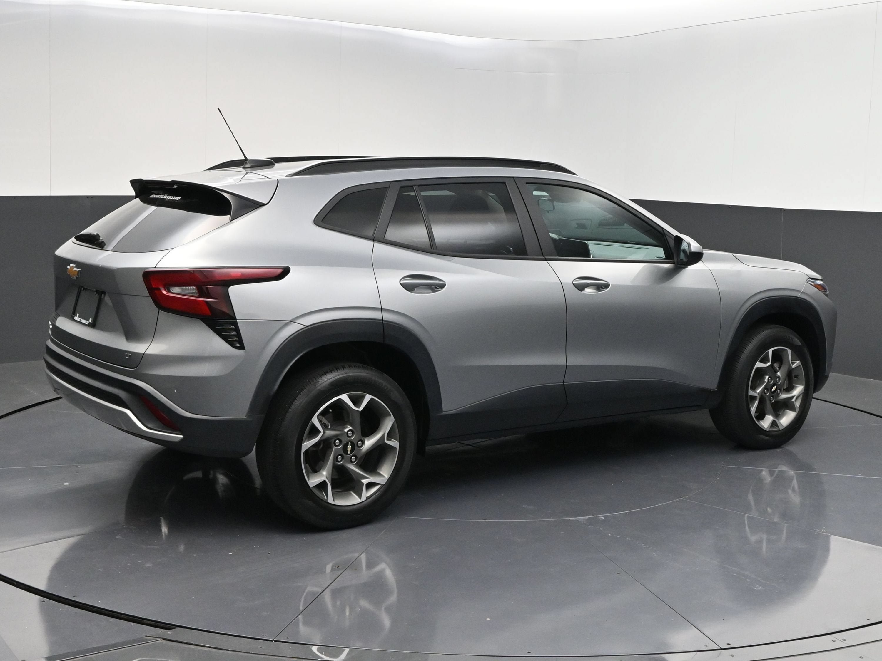 Certified 2024 Chevrolet Trax LT w/ Driver Confidence Package FWD image 8