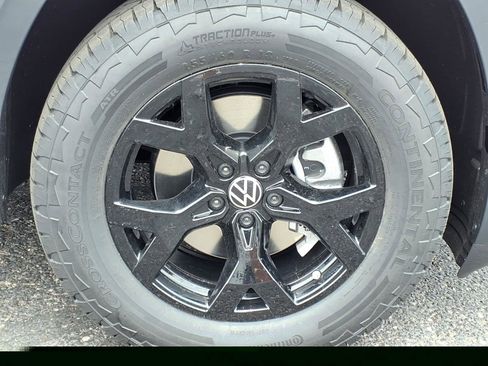 New 2026 Volkswagen Atlas Peak Edition image 9