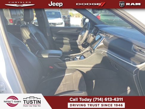 Used 2023 Jeep Grand Cherokee L Laredo AWD/4WD image 22