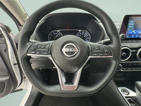 Used 2025 Nissan Sentra SV FWD image 14