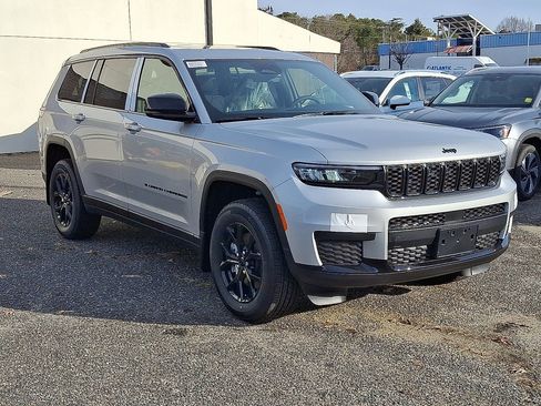 New 2025 Jeep Grand Cherokee L Altitude AWD/4WD image 3
