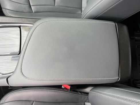 Used 2020 Buick Enclave Essence w/ Sport Touring Edition FWD image 33