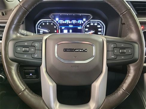 Used 2021 GMC Yukon Denali w/ Denali Premium Package image 40
