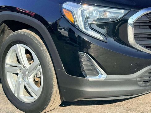 Used 2018 GMC Terrain SLE w/ Driver Convenience Package image 5