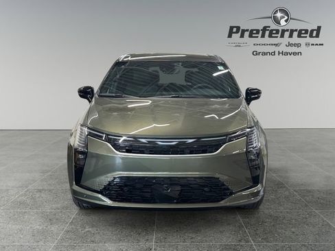 Used 2027 Chrysler Pacifica Select AWD/4WD image 13