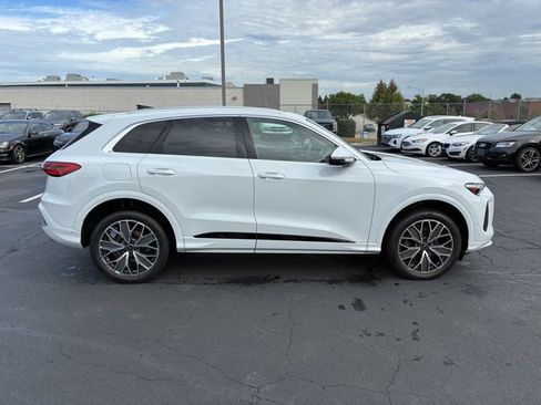 Used 2025 Audi Q5 Premium Plus w/ Premium Plus AWD/4WD image 4