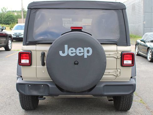 Used 2022 Jeep Wrangler Sport AWD/4WD image 8