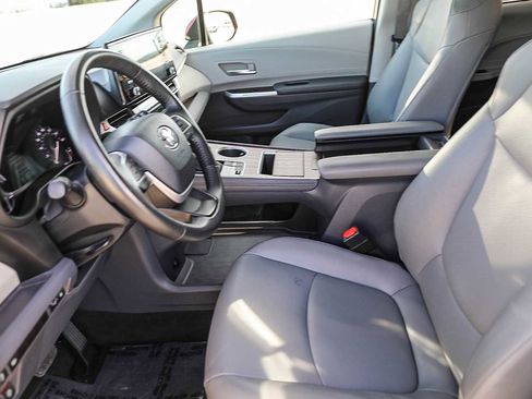 Used 2023 Toyota Sienna XLE image 17