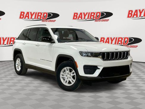 Used 2024 Jeep Grand Cherokee Laredo image 1