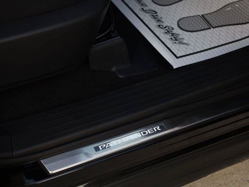 Used 2024 Nissan Pathfinder SV w/ Lighting Package (N92) FWD image 28