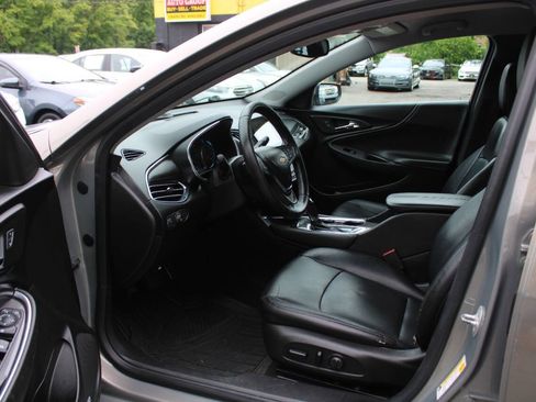 Used 2017 Chevrolet Malibu LT w/ Leather Package FWD image 23