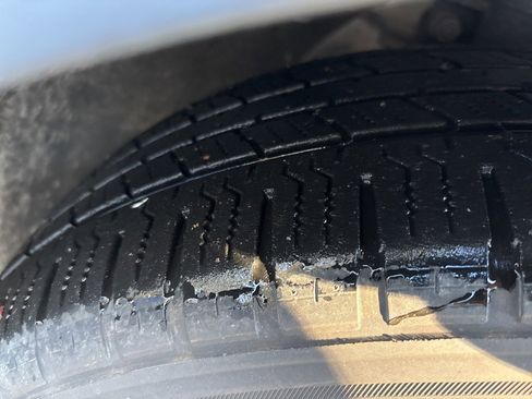 Used 2021 Ford Escape SE image 2