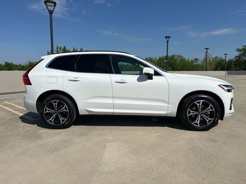 Certified 2022 Volvo XC60 B5 Momentum w/ Climate Package AWD/4WD image 10