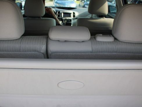 Used 2014 Toyota Venza LE w/ LE Convenience Package FWD image 11