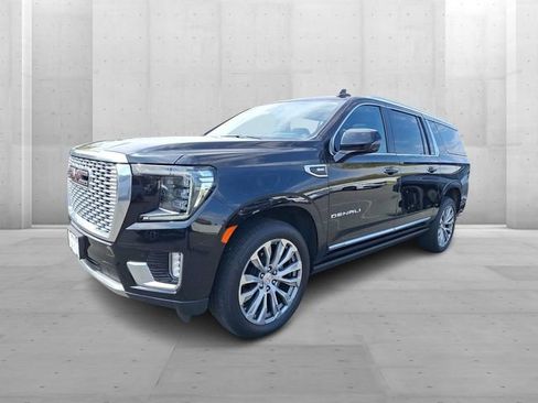 Used 2021 GMC Yukon XL Denali w/ Denali Premium Package AWD/4WD image 3
