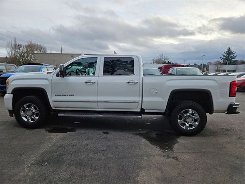 Used 2019 GMC Sierra 3500 Denali w/ Duramax Plus Package image 4
