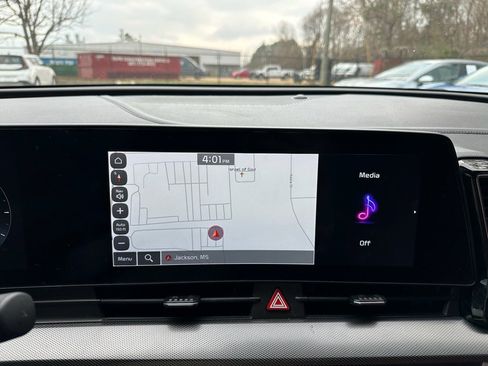 Used 2024 Kia Sportage SX image 13