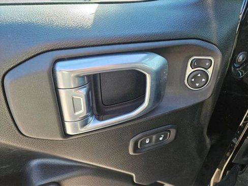Used 2022 Jeep Gladiator Willys image 12
