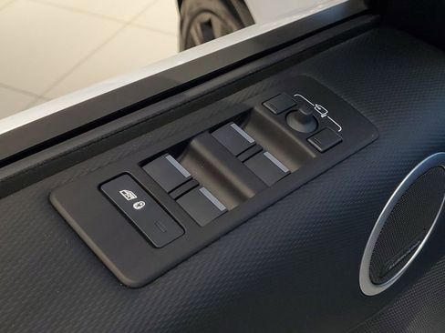 New 2026 Land Rover Discovery Limited Edition image 11