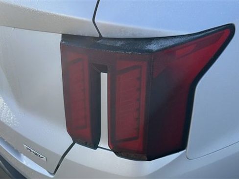 Certified 2025 Kia Sorento EX w/ EX Panoramic Sunroof Package image 16
