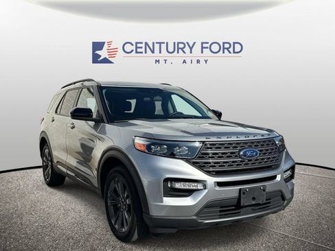 Certified 2023 Ford Explorer XLT w/ Equipment Group 202A AWD/4WD image 1