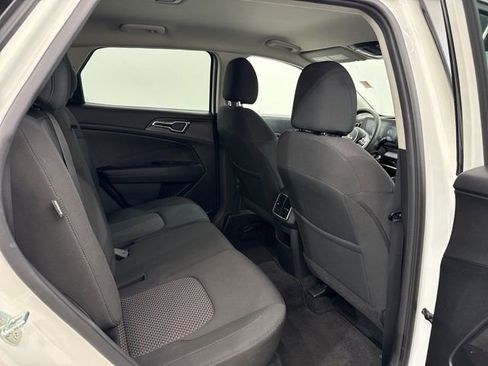 Used 2024 Kia Sportage LX FWD image 12
