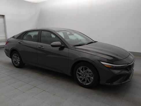 Used 2024 Hyundai Elantra SEL image 11